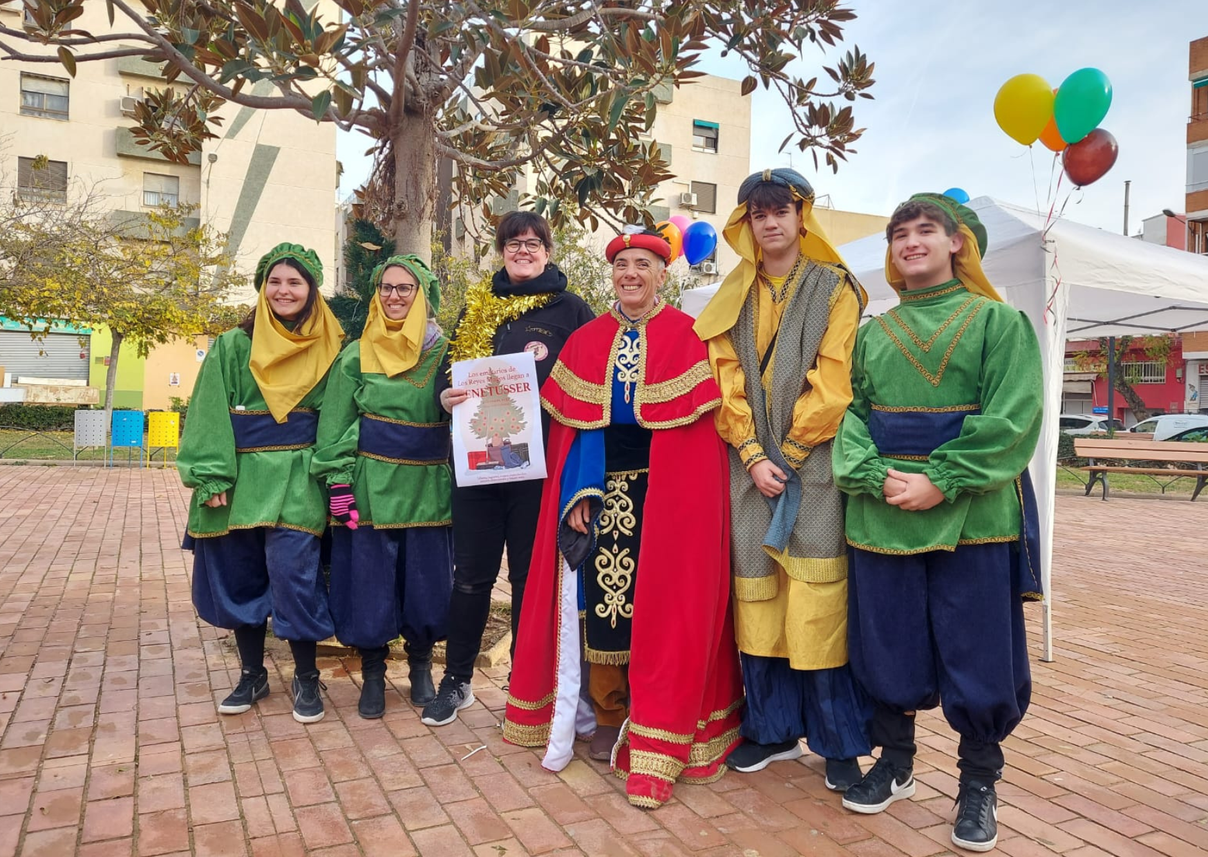 Los Reyes se pasean por Valencia repartiendo Magia y Sonrisas en las zonas afectadas por la DANA